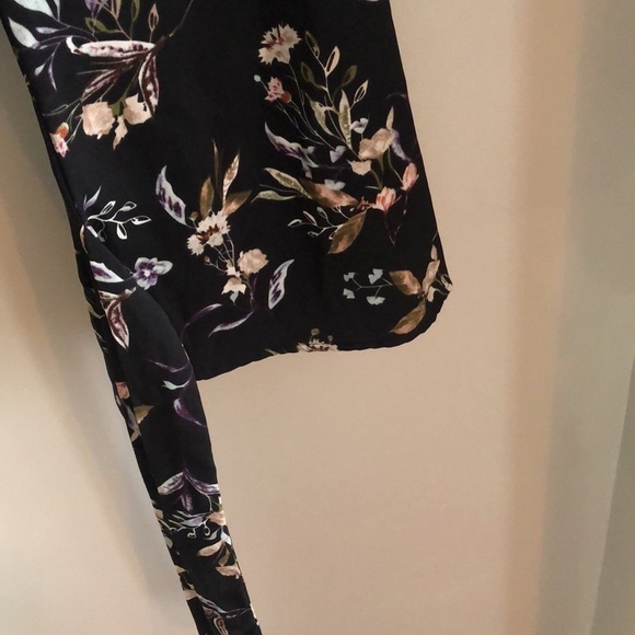 Dex - Black Floral  Bell Sleeves with Bow Size M - Picture 12 of 15
